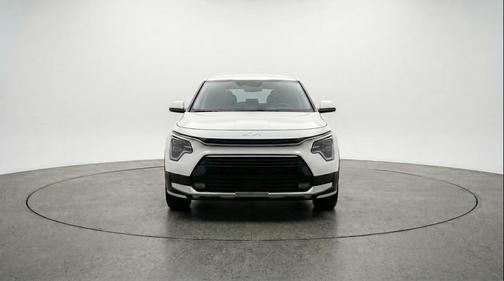 Snow White Pearl 2026 Kia Niro LX