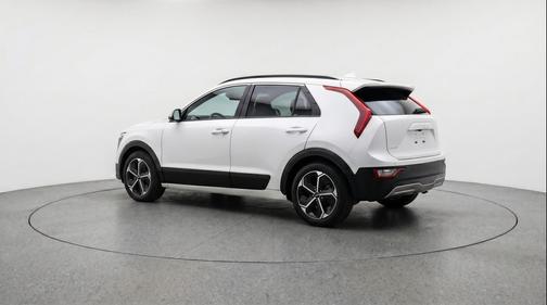Snow White Pearl 2026 Kia Niro LX