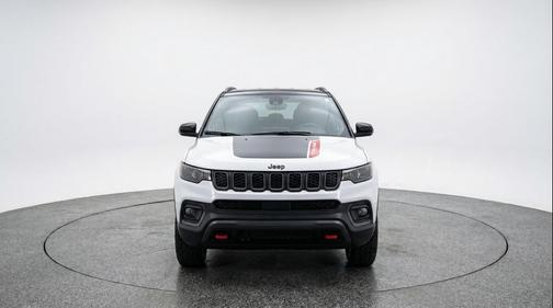 Bright White Clearcoat 2025 Jeep Compass Trailhawk
