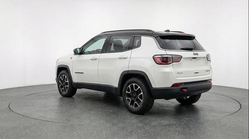 Bright White Clearcoat 2025 Jeep Compass Trailhawk
