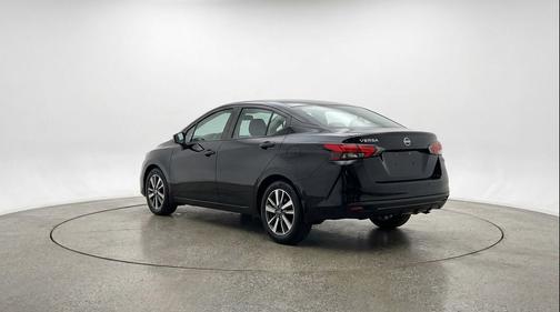 Super Black 2025 Nissan Versa 1.6 SV