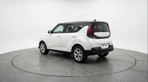 Snow White Pearl 2025 Kia Soul LX