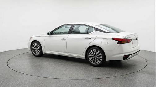 Glacier White 2025 Nissan Altima SV FWD