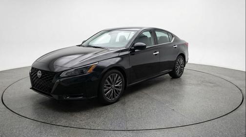 Super Black 2025 Nissan Altima SV FWD