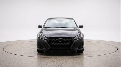 Super Black 2025 Nissan Altima SV FWD