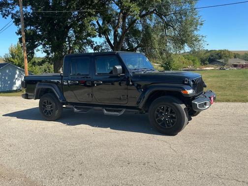 2022 Jeep Gladiator Sport S