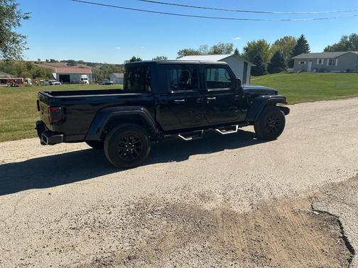 2022 Jeep Gladiator Sport S
