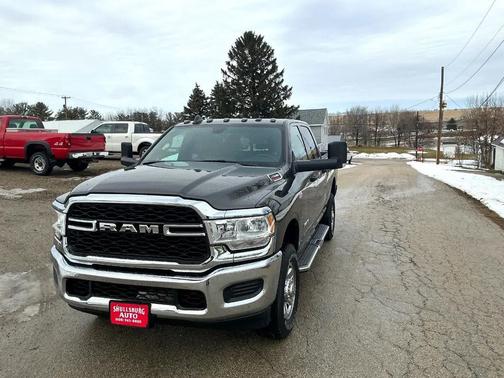 2022 RAM 2500 Tradesman Crew Cab SWB 4WD