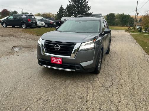 2023 Nissan Pathfinder SL 4WD