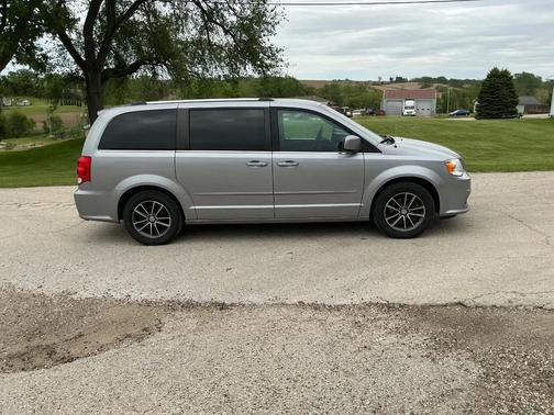 Silver 2016 Dodge Grand Caravan SXT