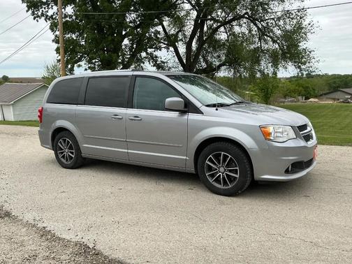 Silver 2016 Dodge Grand Caravan SXT