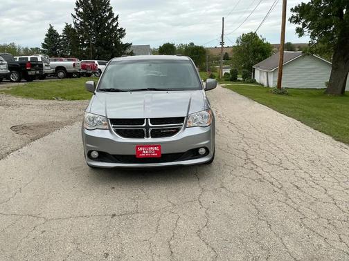 Silver 2016 Dodge Grand Caravan SXT