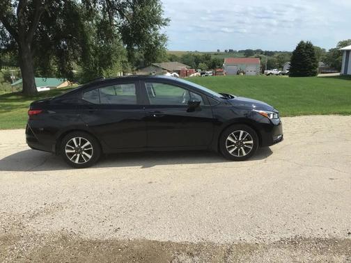 Black 2024 Nissan Versa 1.6 SV
