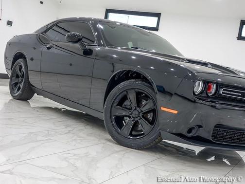 Pitch Black Clearcoat 2020 Dodge Challenger SXT