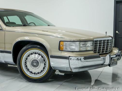 1996 Cadillac Fleetwood Standard