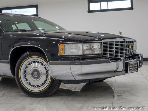 1995 Cadillac Fleetwood Standard