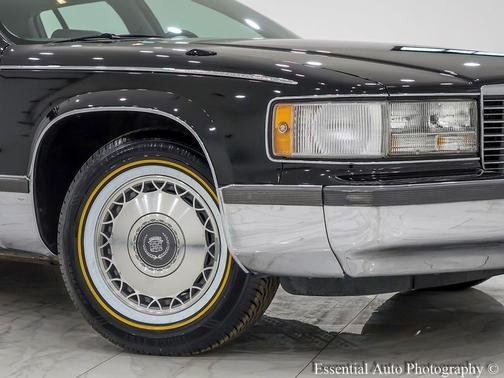 1995 Cadillac Fleetwood Standard