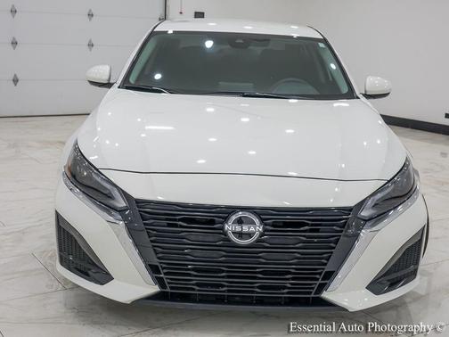 Pearl White Tricoat 2023 Nissan Altima 2.5 SV