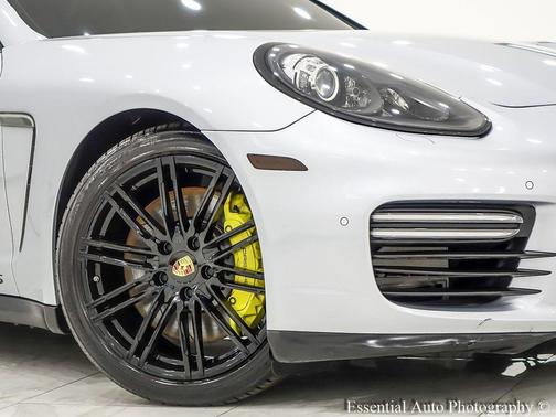 2016 Porsche Panamera GTS