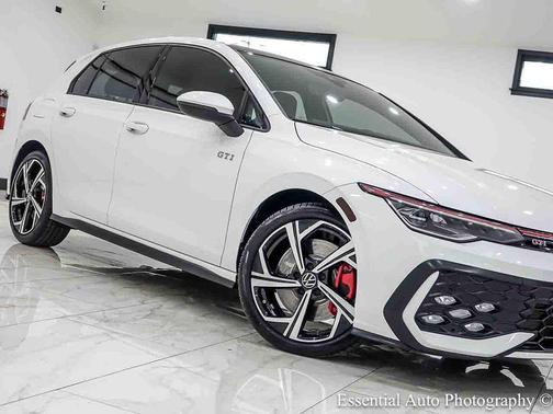 Opal White Pearl 2025 Volkswagen Golf GTI 2.0T SE DSG