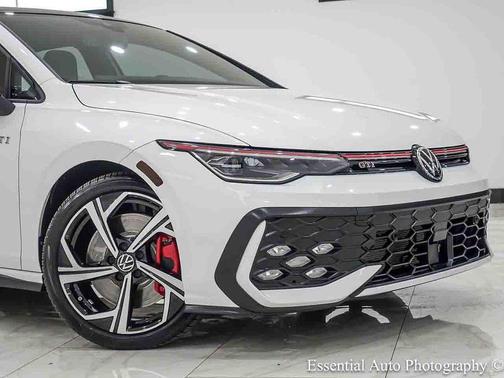 Opal White Pearl 2025 Volkswagen Golf GTI 2.0T SE DSG