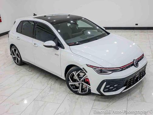 Opal White Pearl 2025 Volkswagen Golf GTI 2.0T SE DSG