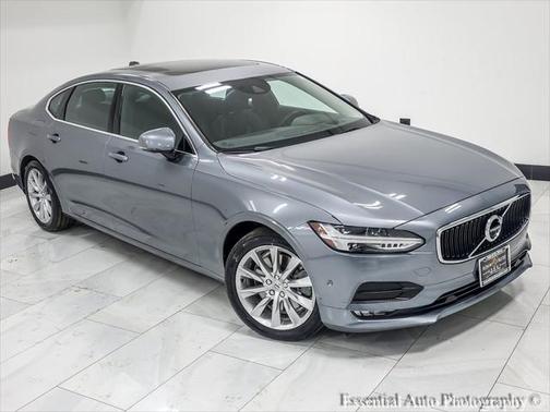 2018 Volvo S90 T6 Momentum