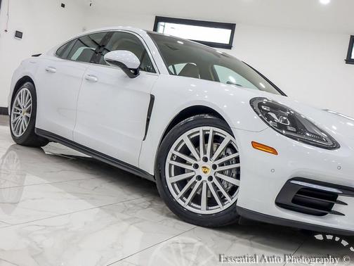 2018 Porsche Panamera 4