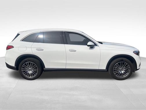 White 2025 Mercedes-Benz GLC 300 4MATIC
