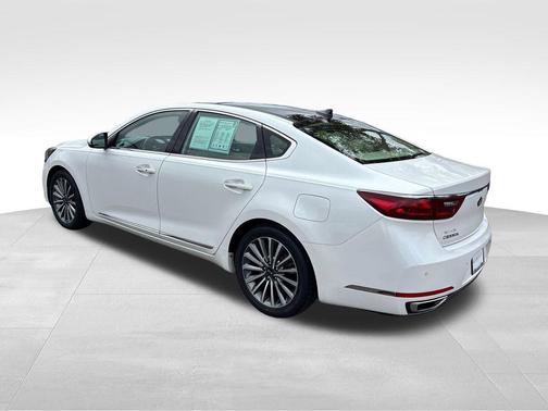 2017 Kia Cadenza Premium