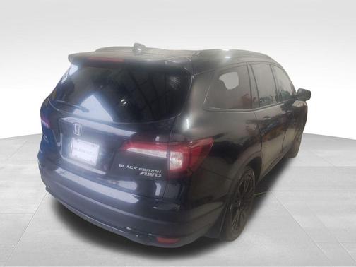 2022 Honda Pilot AWD Black Edition