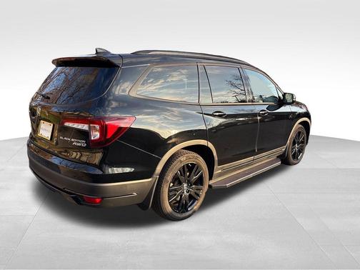 2022 Honda Pilot AWD Black Edition