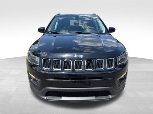 Diamond Black Crystal Pearlcoat 2019 Jeep Compass Latitude