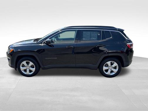 Diamond Black Crystal Pearlcoat 2019 Jeep Compass Latitude