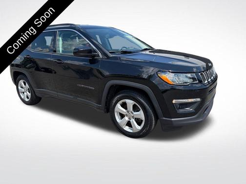 Diamond Black Crystal Pearlcoat 2019 Jeep Compass Latitude