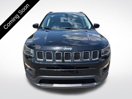 Diamond Black Crystal Pearlcoat 2019 Jeep Compass Latitude