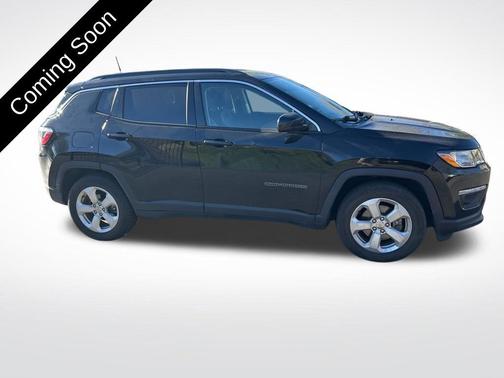 Diamond Black Crystal Pearlcoat 2019 Jeep Compass Latitude