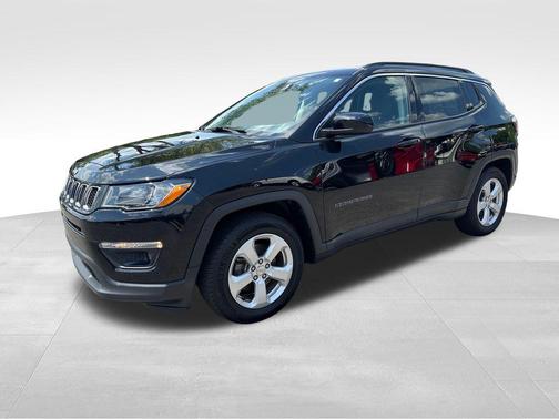 Diamond Black Crystal Pearlcoat 2019 Jeep Compass Latitude