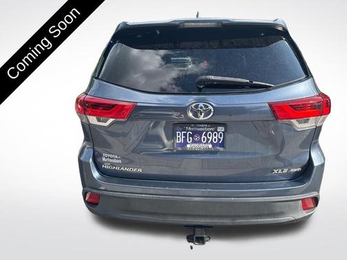 Shoreline Blue Pearl 2019 Toyota Highlander XLE