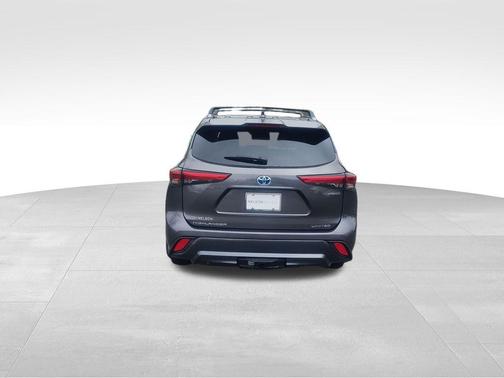 Magnetic Gray Metallic 2021 Toyota Highlander Hybrid Limited