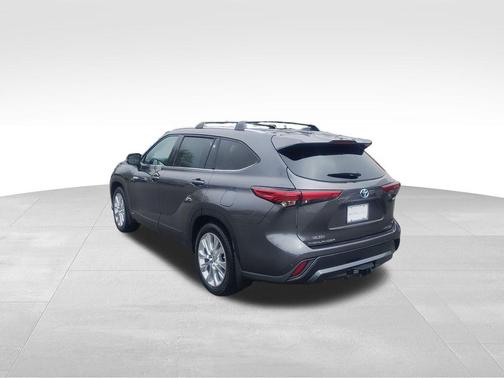 Magnetic Gray Metallic 2021 Toyota Highlander Hybrid Limited