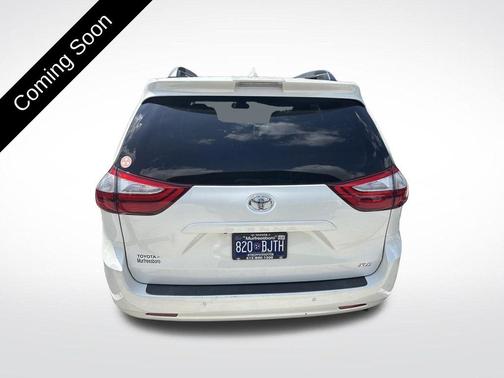 Blizzard Pearl 2019 Toyota Sienna XLE