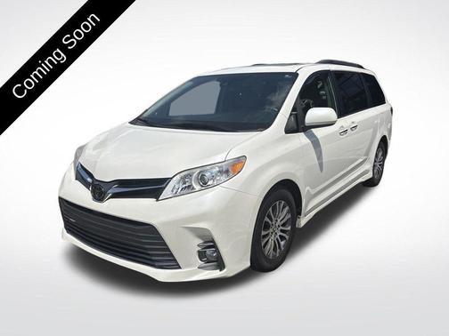 Blizzard Pearl 2019 Toyota Sienna XLE