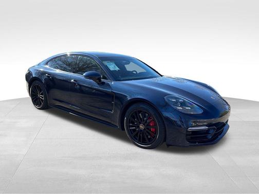 2022 Porsche Panamera GTS