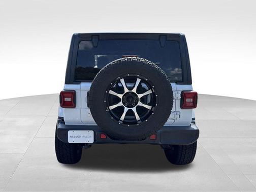 Bright White Clearcoat 2018 Jeep Wrangler Unlimited Sahara