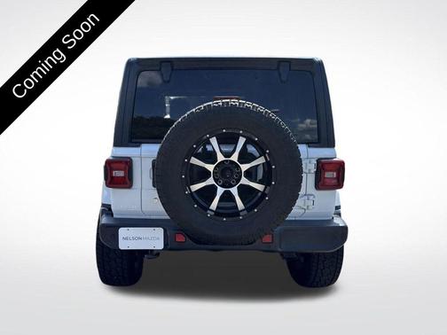 Bright White Clearcoat 2018 Jeep Wrangler Unlimited Sahara