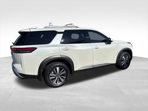 2024 Nissan Pathfinder SL FWD