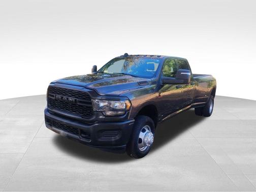 2023 RAM 3500 Tradesman Crew Cab 4x4 8' Box