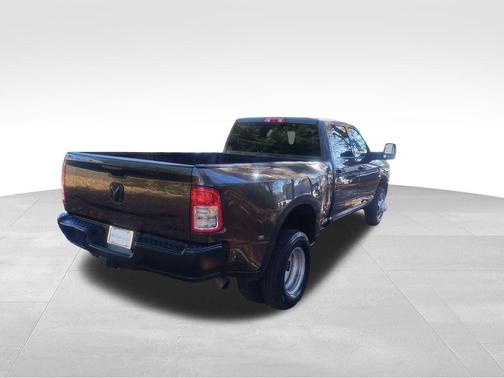 2023 RAM 3500 Tradesman Crew Cab 4x4 8' Box