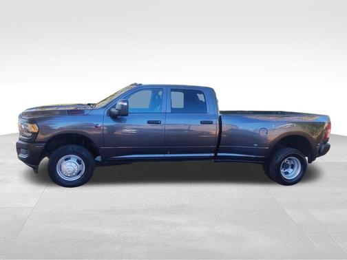 2023 RAM 3500 Tradesman Crew Cab 4x4 8' Box
